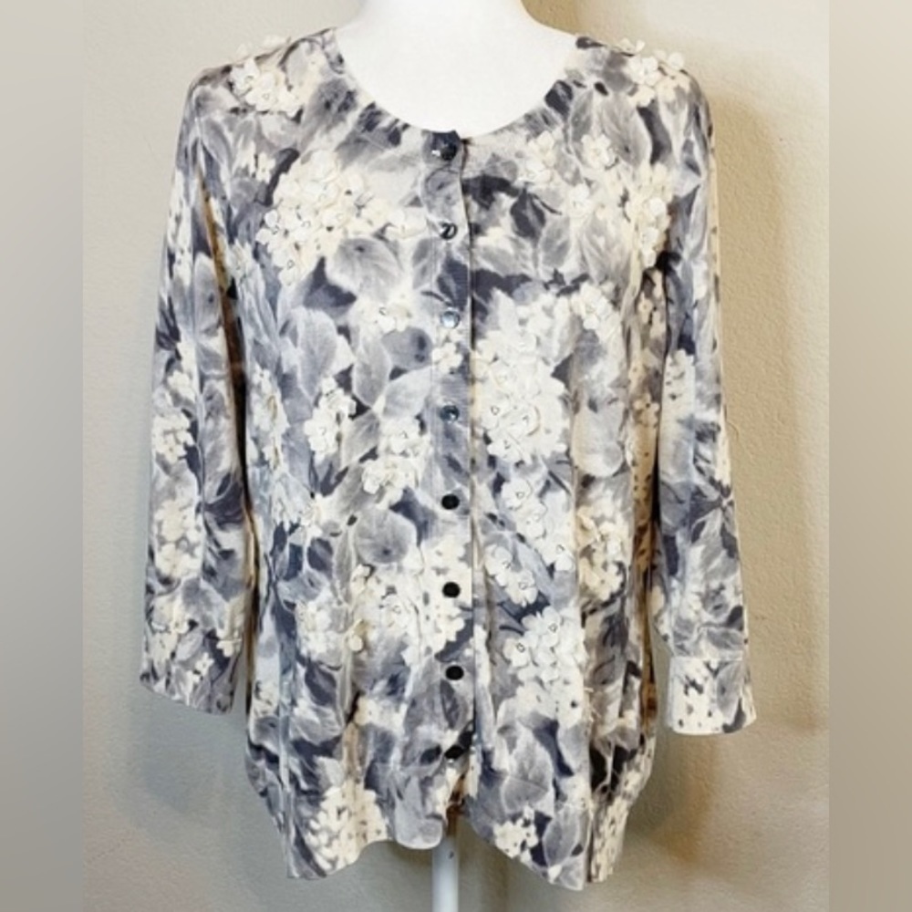 Talbots Gray White Floral 3D Silk Blend 3/4 Sleeve button Front Cardigan Size XL